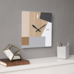Moderne blokbalk Kunst op nephout Vierkante Klok<br><div class="desc">Moderne witte, donkere en lichtgrijze, bruine en beige blokpatroon op een licht beige, kleurige faux-houten achtergrond. Klassieke retro-chic, elegant maar eenvoudig basisontwerp voor de artistieke home décor mode ontwerper, populaire hiphendsetter, grillig filmpje van de middeleeuwse stijl. Verkrijgbaar op originele, klastige, leuke en trendy interieuraccenten & accessoires voor de decoratie van...</div>