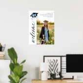 Moderne Blue Bow Coquette Graduation Cap Welkom Poster (Thuiskantoor)