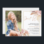 Moderne Blush Boho Bloemen Foto Sweet 16 Verjaarda Kaart<br><div class="desc">Modern Blush Boho Floral Photo Sweet 16 Verjaardag Uitnodiging Sweet blush en natuurlijke tinten boho bloemenzoet 16 verjaardag uitnodiging met twee mooie bloemstukken met pampasgras. Deze lieve 16 verjaardagsuitnodiging beschikt ook over een foto en faux roos gouden moderne kalligrafie koppen afbeelding dat verwijderbaar is en een faux gouden lijn lijst....</div>