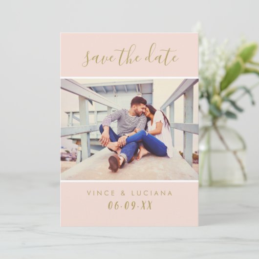 Moderne Blush Gold Handgeschreven Script Foto Save The Date (Staand voorkant)