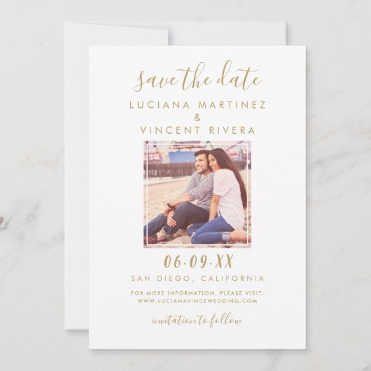 Moderne Blush Gold Handgeschreven Script Foto Save The Date (Achterkant)
