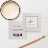 Moderne Blush Pink White en Black Script Initialen Vierkante Visitekaartje