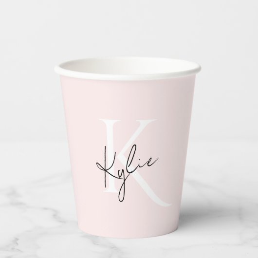 Moderne Blush Roos Gepersonaliseerde Monogram Naam Papieren Bekers (Voorkant)