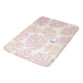 Moderne blush roze bladeren en tropisch monogram badmat (Gekanteld)