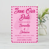 Moderne Blush Roze Chevron Streep QR Code Foto Save The Date (Staand voorkant)