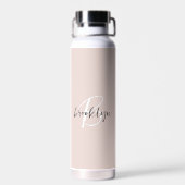 Moderne Blush Roze Grijs Schrift Monogram Naam Waterfles (Achterkant)