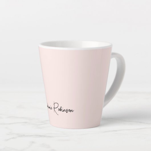 Moderne Blush Roze Monogram Naam Typografie Latte Mok (Rechterhoek)