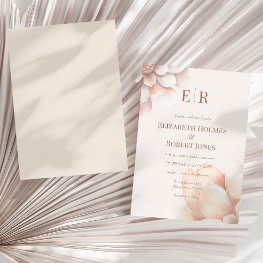Moderne Blush Roze Mousse Petals Monogram Huwelijk Kaart