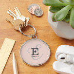 Moderne Blush Roze Stijlvolle Monogram Typografie Sleutelhanger<br><div class="desc">Een prachtig sleutelhangerontwerp in zacht blush roze met een stijlvolle weergave van jouw naam en monogram met klassieke series en een meer scripttypografie in een evenwichtige en symmetrische harmonie. De drie elementen gaan samen met een verfijnde harmonie en creëer je eigen persoonlijke branding logo. Hier afgebeeld met een monogram elementen...</div>