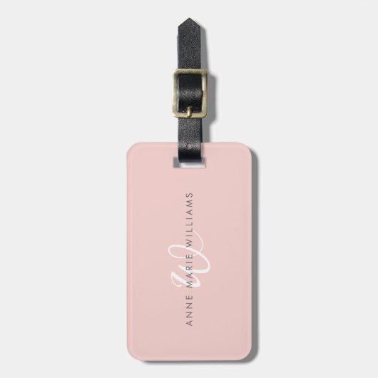 Moderne Blush Roze Witte Script Monogram Bagagelabel (Voorkant verticaal)