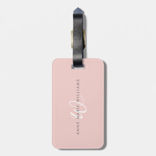 Moderne Blush Roze Witte Script Monogram Bagagelabel (Achterkant verticaal)