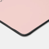 Moderne Blush Roze Witte Script Monogram Bureaumat (Hoek)