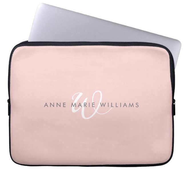 Moderne Blush Roze Witte Script Monogram Laptop Sleeve (Voorkant)