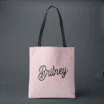 Moderne Blush Stof Roze Monogram en Naam Tote Bag<br><div class="desc">De Moderne Blush Stof Roze Monogram en Naam Worp Kussen combineert hedendaagse stijl met persoonlijke charme. Deze worp kussen toont een verfijnd blush stoffig roze kleur, aangevuld met een aangepast monogram en naam in een elegante script. Het is een perfecte toevoeging aan elke woonruimte, het voegt zowel comfort als een...</div>
