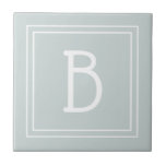 Moderne boerderij monogram groen & wit initiaal tegeltje<br><div class="desc">Modern en stijlvol gepersonaliseerd monogram toegevoegd aan decoratieve chic eenvoudige bijgewerkte decoratieve tegel in zacht groen en wit. Geweldig cadeau-idee! Eenvoudig aanpassen met het ontwerpprogramma om het uw eigen te maken! Neem contact met me op via beachpausedesigns@gmail.com als u hulp nodig hebt of vragen heeft over dit of een van...</div>