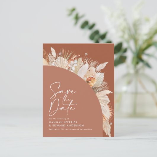 Moderne bohemische terracotta pampas aankondigingskaart (Staand voorkant)