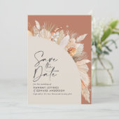 Moderne bohemische terracotta pampas grassen save the date (Staand voorkant)