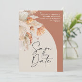 Moderne bohemische terracotta pampas save the date (Staand voorkant)