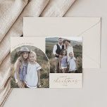 Moderne Boho Arch | Crème 3 foto Vrolijk kerstfees Feestdagenkaart<br><div class="desc">Deze moderne boho boogcrème 3 foto Merry Christmas vakantiepas is de perfecte moderne vakantiegroet. Het bohemian cream and gold design heeft een unieke typografie met een minimalistische  stijl. Personaliseer de kaart met 2 foto's,  uw familienaam en het jaar.</div>