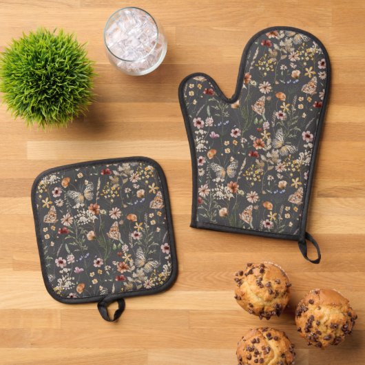 Moderne Boho Bloemige Monogram Naam Ovenwant & Pannenlap Set (Top down)