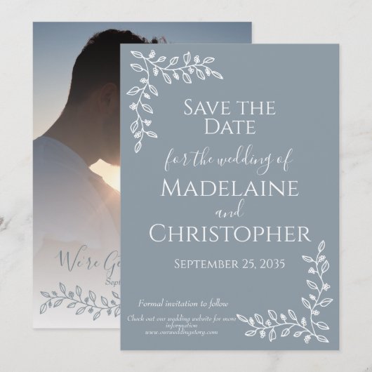 Moderne Boho Dusty Blue Botanische Fotobruiloft Save The Date (Voorkant / Achterkant)