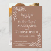 Moderne Boho Mocha Mousse Botanische Fotobruiloft Save The Date (Voorkant / Achterkant)