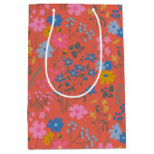 Moderne Boho Rode Bloemrijke Wilde Bloemen Medium Cadeauzakje (Voorkant)