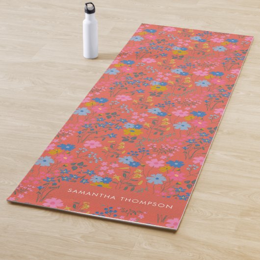 Moderne Boho Rode Bloemstuk Wilde Bloemen Aangepas Yogamat (In situ)