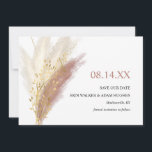 Moderne Boho Roze Gouden Pampagras  Save The Date<br><div class="desc">Kan volledig worden aangepast aan uw wensen. © Gorjo Designs via Zazzle. // Hulp nodig bij het aanpassen van uw ontwerp? Andere ideeën? Neem gerust contact met me (Zoe) op.</div>