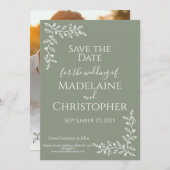 Moderne Boho Sage Groene Botanische Fotobruiloft Save The Date (Voorkant / Achterkant)