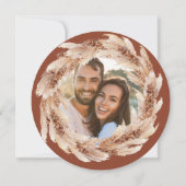 Moderne boho terracotta pampasgras trouwfoto kaart (Achterkant)