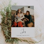 Moderne Boho Vreugde Verticale Foto Kerstmis Feestdagenkaart<br><div class="desc">Vier het vakantieseizoen met deze moderne boho joy verticale foto kerstvakantie kaart. Het unieke en bewerkbare script geeft het ontwerp een chique maar toch elegante touch. Het eenvoudige zwart-witte ontwerp belichaamt een klassieke en grillige sfeer, perfect voor het winterseizoen. Het minimale bohemian feestelijke designlettertype voegt creativiteit en charme toe, terwijl...</div>