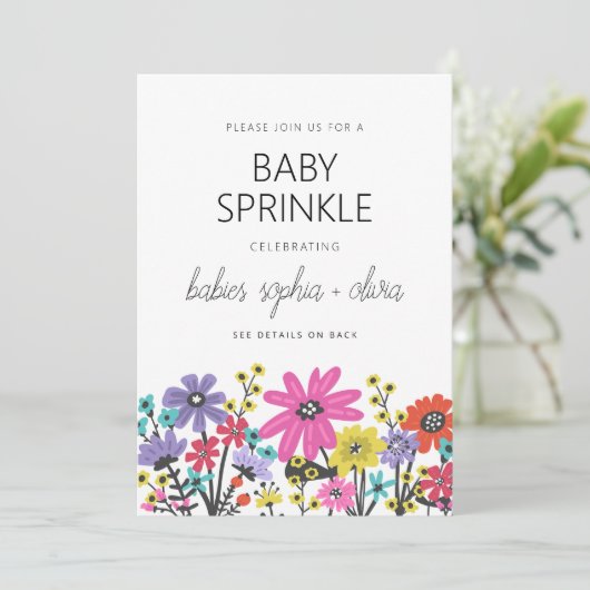 Moderne Boho Wilde Bloemen Tweeling Baby Sproetjes Kaart (Staand voorkant)