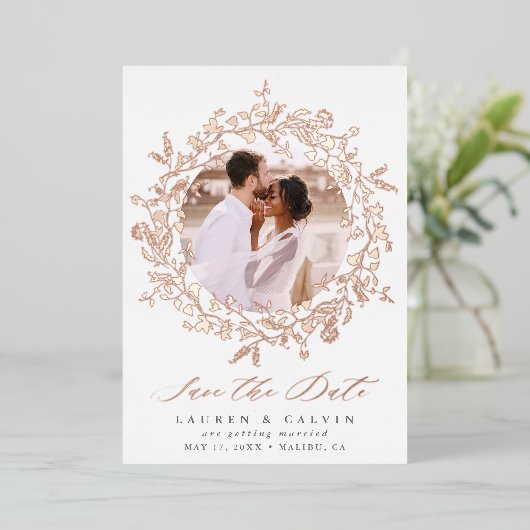 Moderne Boho Wildebloem Bruiloft Foto Save the Dat Folie Uitnodiging (Staand Voorkant)