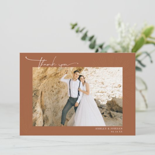 Moderne Boho woestijn | Eenvoudig script bruiloft Bedankkaart (Staand voorkant)