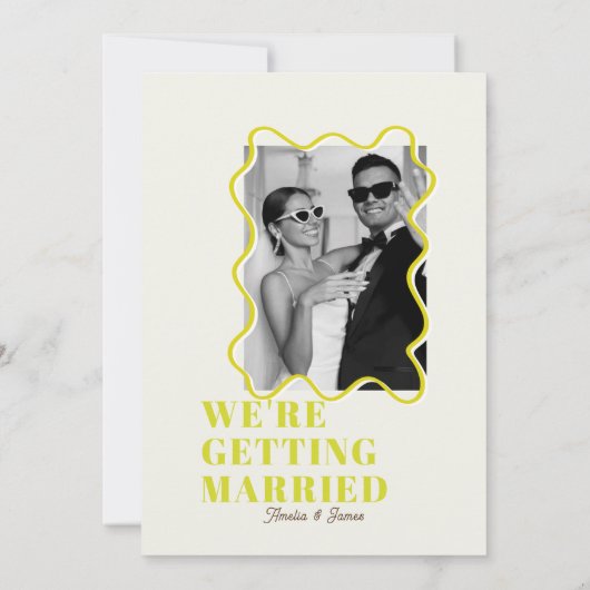 moderne Bold Wavy funky Chartreuse & roze Bruiloft Kaart (Achterkant)