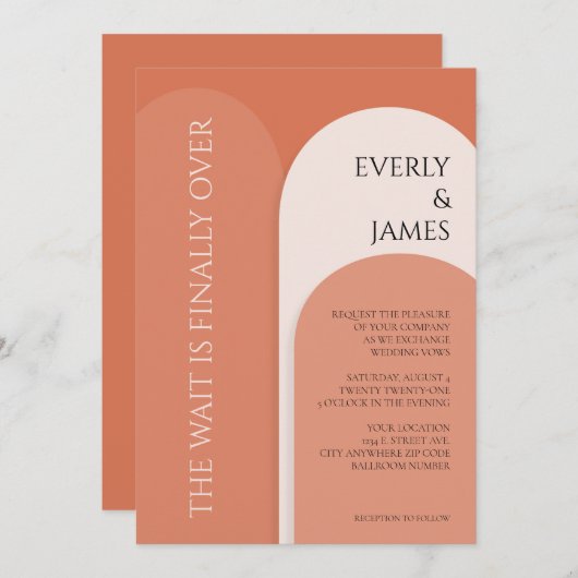 Moderne boog bruiloft uitnodiging in terracotta (Voorkant / Achterkant)