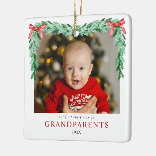 Moderne boog Eerste kerst als grootouders Foto Keramisch Ornament (Links)