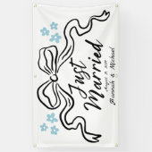 Moderne Boog en Bloemen Net Getrouwd Auto Banner (Verticaal)