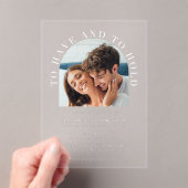 Moderne Boog Foto Witte Huwelijk Acryl Uitnodigingen (Insitu (Draagbaar))