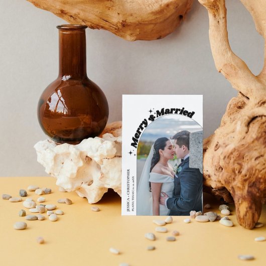 Moderne boog Vrolijk & Getrouwd Kerstmis Bruiloft Feestdagenkaart