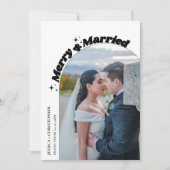 Moderne boog Vrolijk & Getrouwd Kerstmis Bruiloft Feestdagenkaart (Voorkant)