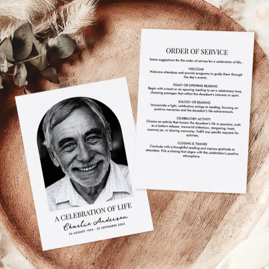 Moderne boogfoto begrafenis of herdenkingsdienst programmakaart