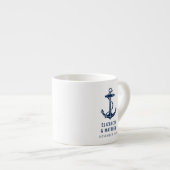 Moderne boot marineblauwe anker strand bruiloft op espresso kop (Voorkant rechts)