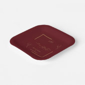 Moderne bordeauxrode gouden folderrand monogram papieren bordje (Gebogen)