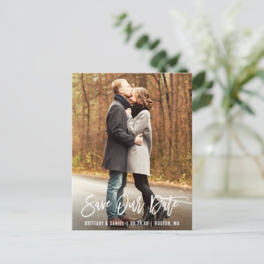 Moderne borstel script foto opslaan onze datum briefkaart (Staand voorkant)