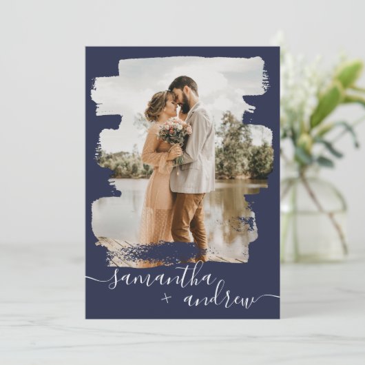 Moderne borstellijnscript 2 foto's bruiloft kaart (Staand voorkant)