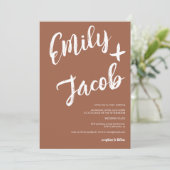 Moderne borstelnamen terracotta qr code bruiloft kaart (Staand voorkant)