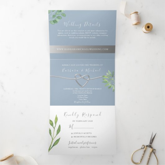 Moderne Botanische Dusty Blue Wedding Drieluik Uitnodiging (Binnen)