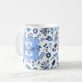 Moderne botanische folk Art Blue White Monogram na Koffiemok (Voorkant links)